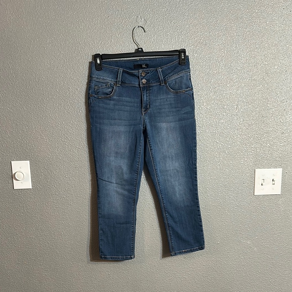 1822 Denim Women's Cropped Blue Jeans